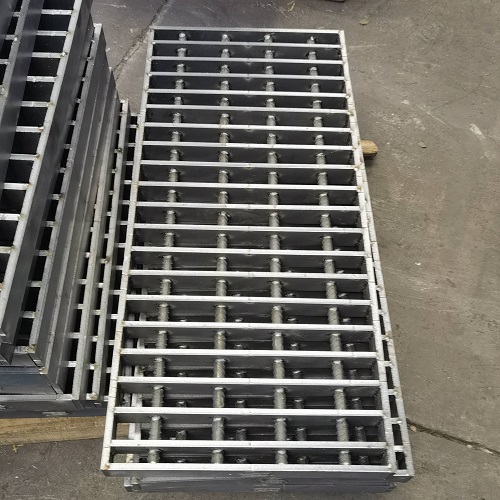 穿孔鋼格板鋼格柵特點(diǎn)有哪些性能優(yōu)勢(shì)