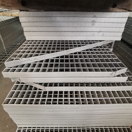 鋼格柵材質(zhì)怎么挑？一文讀懂碳鋼、不銹鋼的優(yōu)劣勢