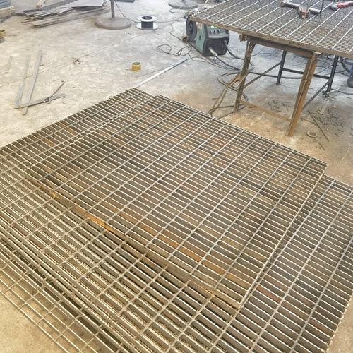 鋼格板是怎么做到防滑又安全的？