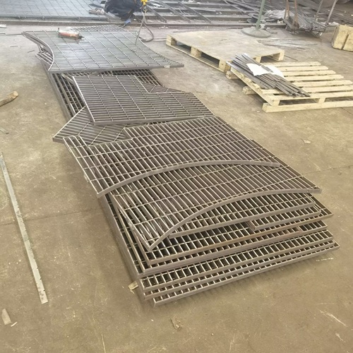 商業(yè)綜合體里的鋼格柵板隔斷太有設計感了